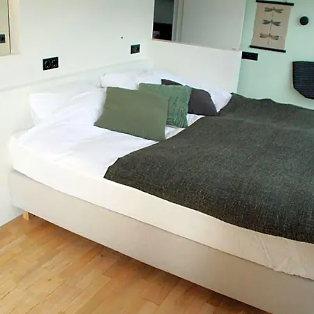 Houseboat Sooki Гостевой дом Амстердам