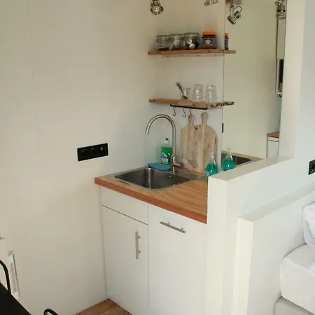 Bed & Breakfast Houseboat Sooki *