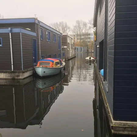 Houseboat Sooki Konukevi