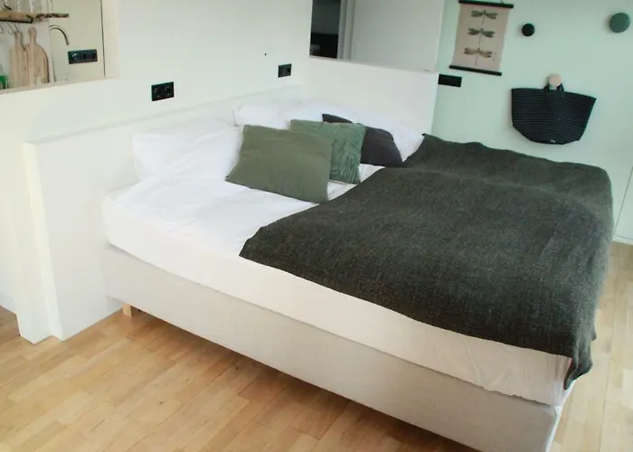 Houseboat Sooki Гостевой дом Амстердам